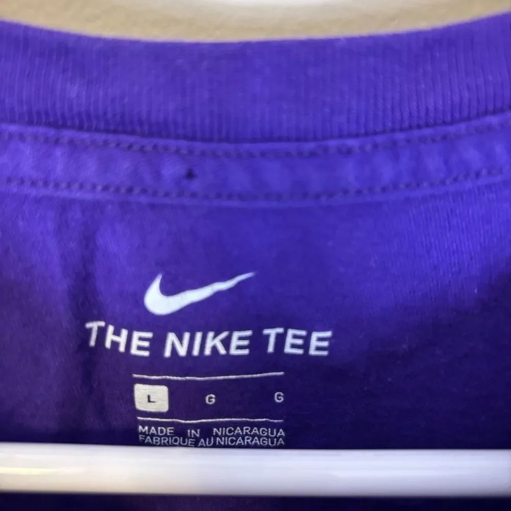 Nike The Nike Tee Minnesota Vikings Thielen #19 Jersey Tshirt Men's Large‎